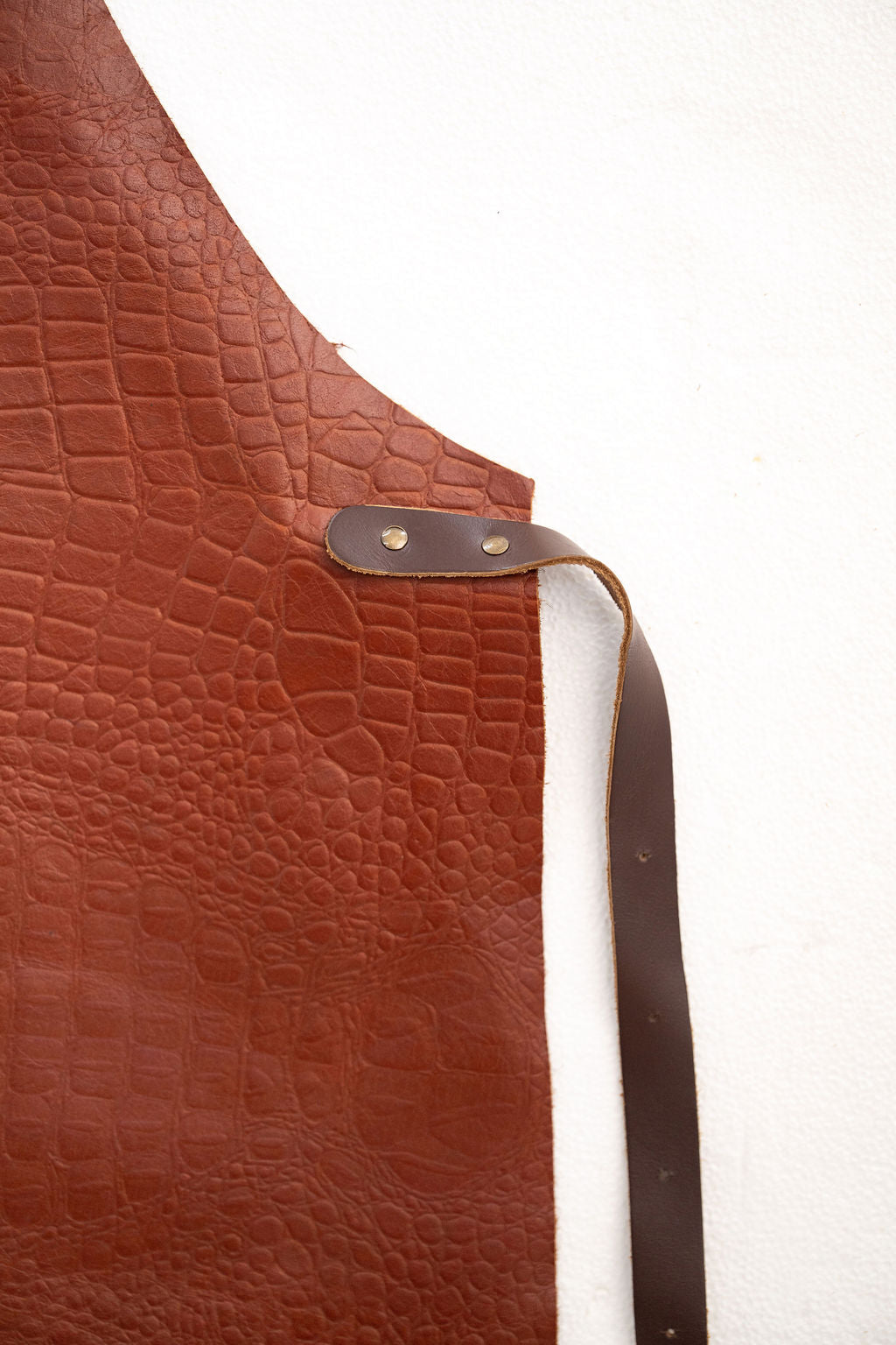 Croc Embossed Leather Apron – Premium Textured Work Apron (80×60 cm)