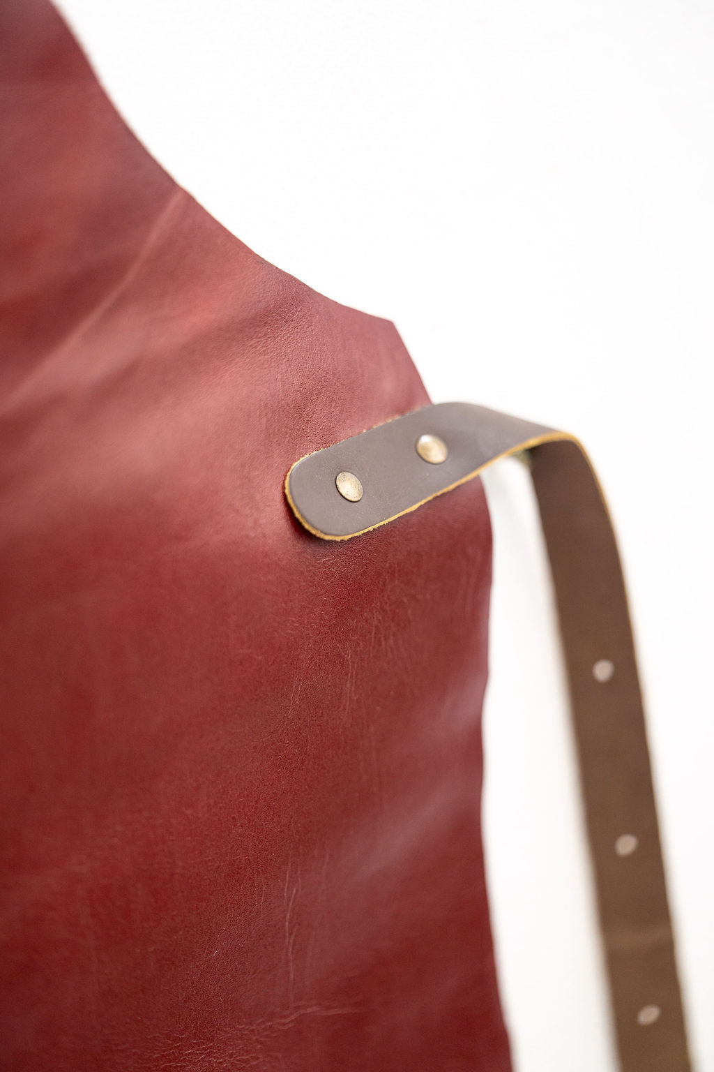 Red Leather Apron – Premium Minimal Work Apron (80×60 cm)