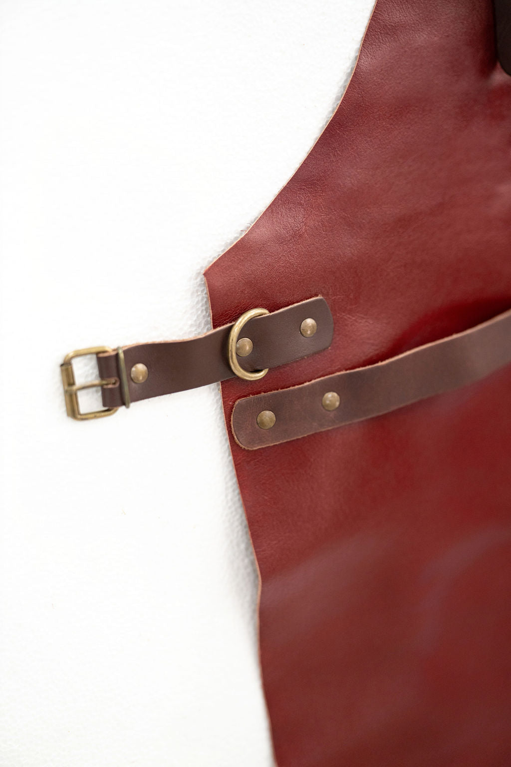 Red Leather Apron – Premium Minimal Work Apron (80×60 cm)