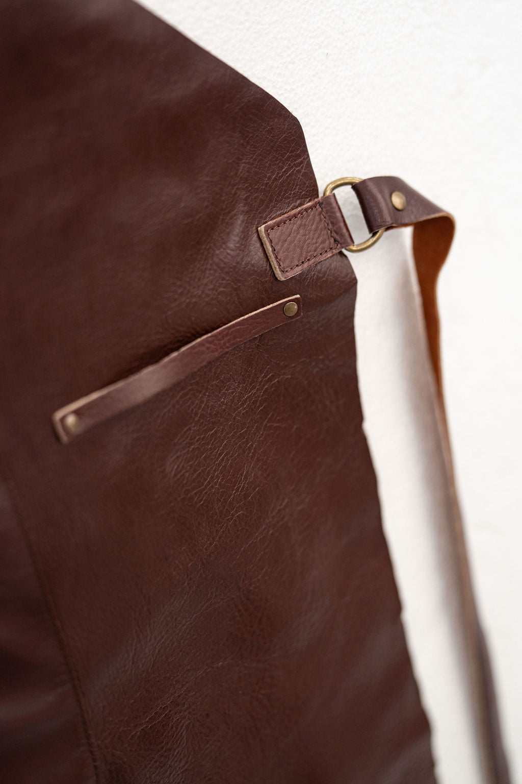 Classic Chestnut Leather Apron – Durable, Stylish & Handmade