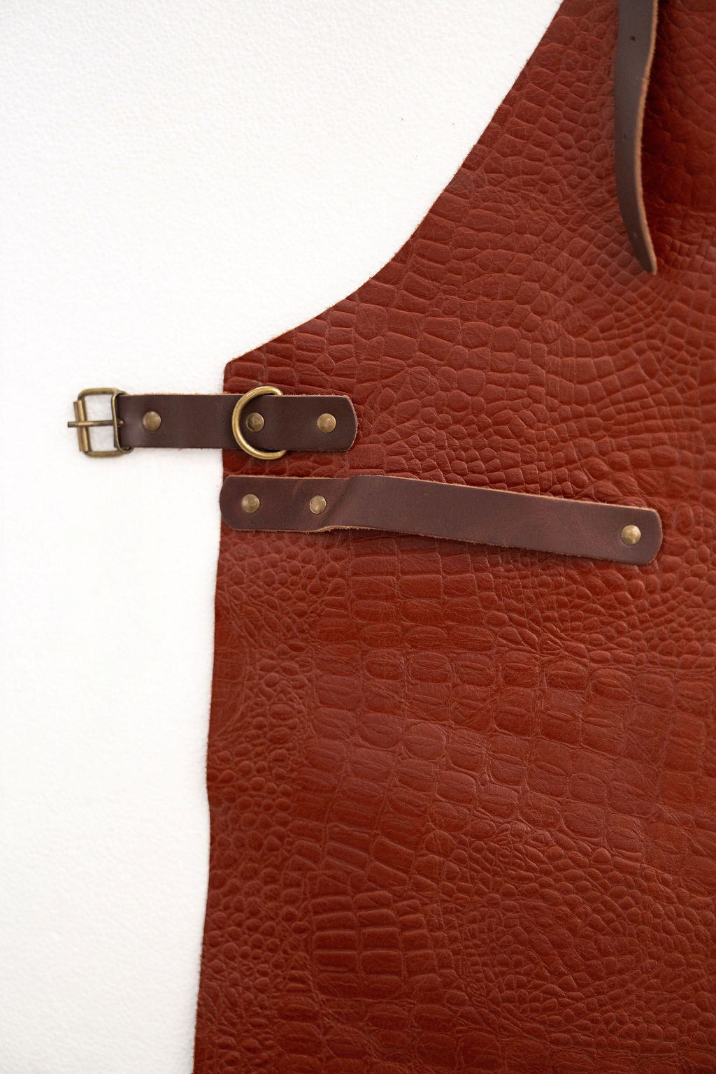 Croc Embossed Leather Apron – Premium Textured Work Apron (80×60 cm)